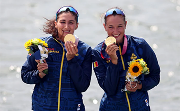 
    Ancuţa Bodnar şi Simona Radiş, cu cele mai importante medalii din lume: cele olimpice de aurFOTO: Guliver/ GettyImages  
