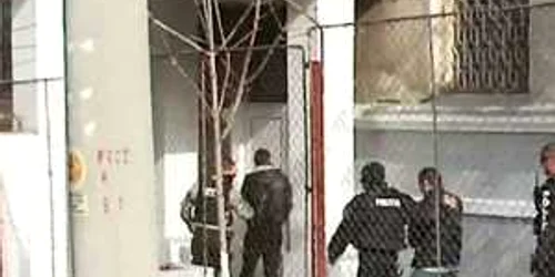 Printre cei “săltaţi” de poliţişti s-a aflat şi un pompier care a fost confundat cu un membru al reţelei