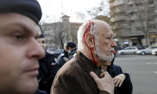 Gelu Voican Voiculescu s a ales cu capul spart, la evenimentul de comemorare a 30 de ani de la Revolutie jpeg