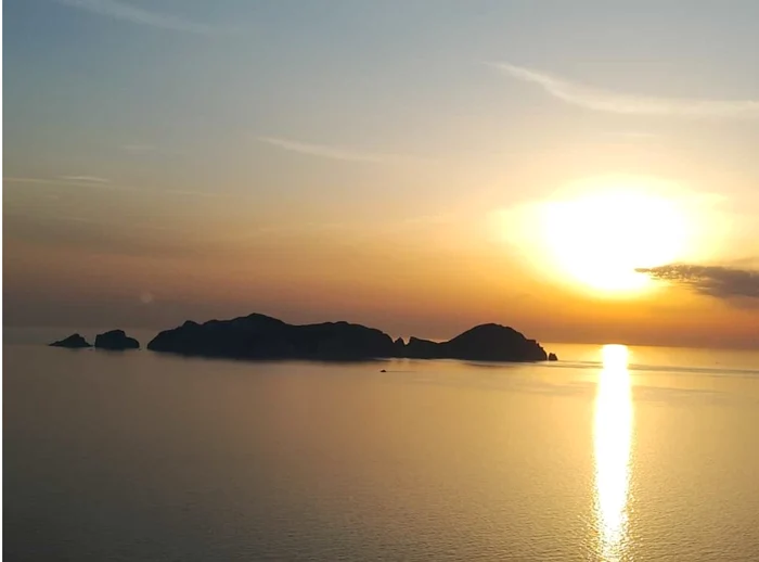 Palmarola este o insulă puțin cunoscută situată în aproape de Roma. Foto: X 