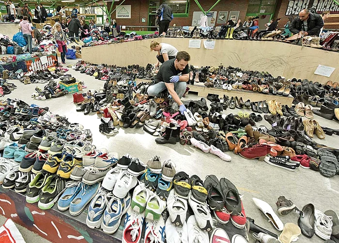 Localnicii au donat  peste 10.000 de  perechi de pantofi