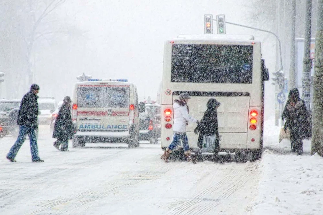 
    Meteorologii ne avertizează: jumătate din țară va fi sub «stăpânirea»  zăpezii și viscolului  