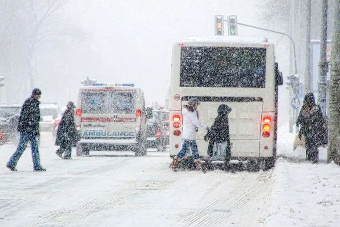 
    Meteorologii ne avertizează: jumătate din țară va fi sub «stăpânirea»  zăpezii și viscolului  