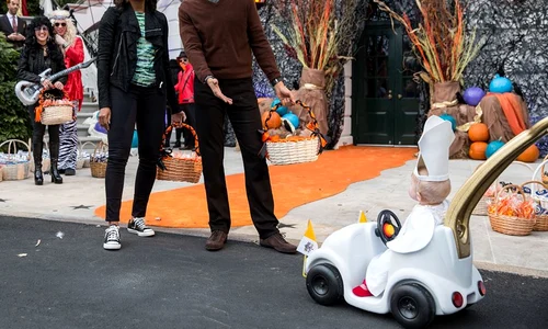 Michelle Obama Barack Casa Alba Halloween jpeg