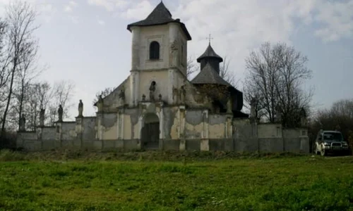 Legenda unei biserici româneşti unice în lume   jumătate ortodoxă, jumătate catolică  Bijuteria arhitectonică a fost ridicată de un boier sfâşiat de iubire jpeg