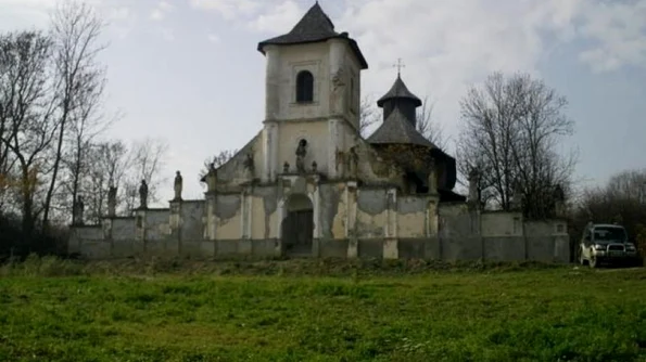 Legenda unei biserici româneşti unice în lume   jumătate ortodoxă, jumătate catolică  Bijuteria arhitectonică a fost ridicată de un boier sfâşiat de iubire jpeg