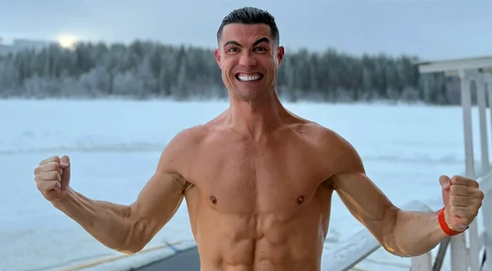 Cristiano Ronaldo are un corp sculptat