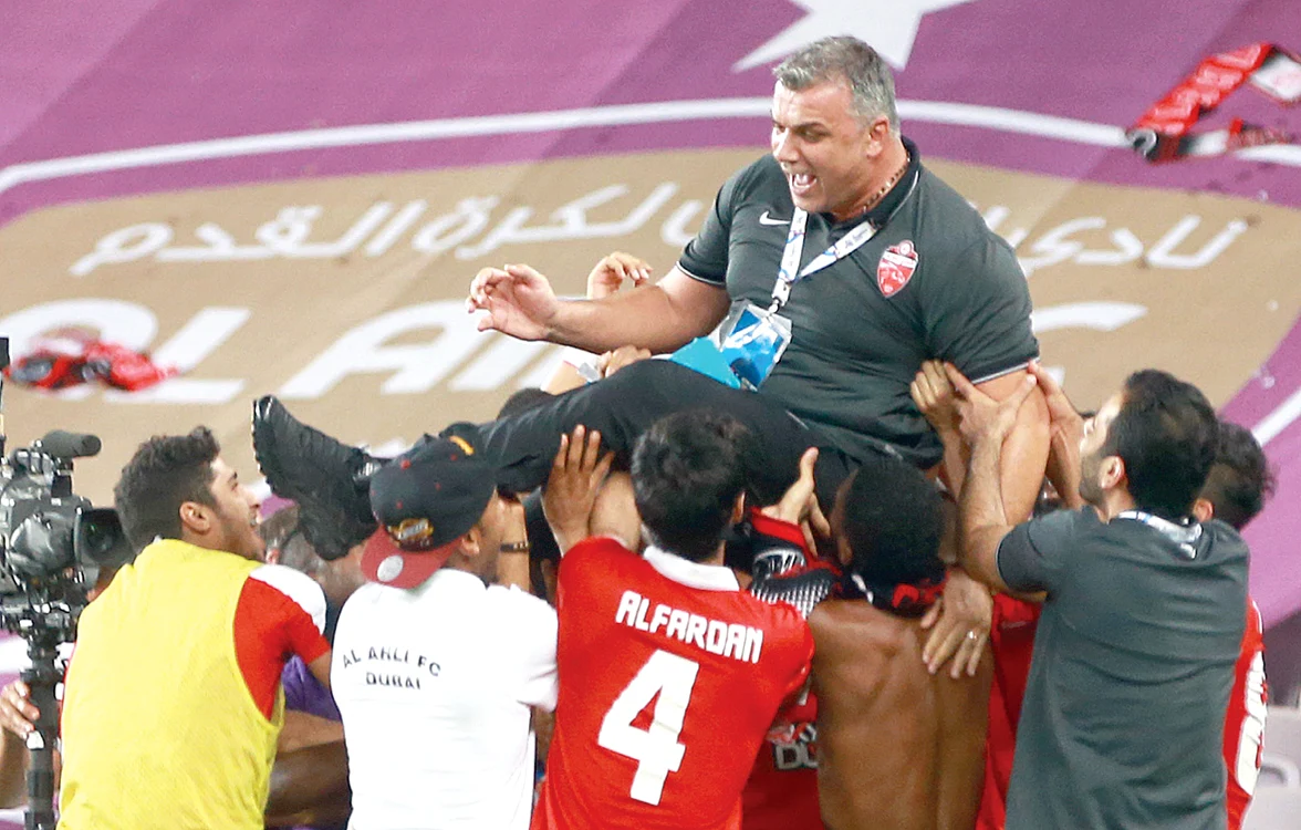 
    Cosmin Olăroiu  este cel mai bine plătit om din sportul  românesc  