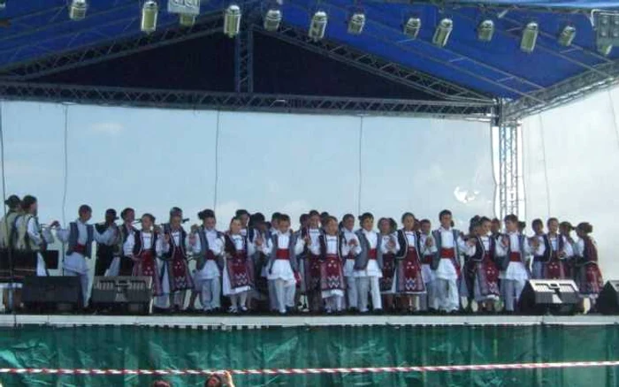 Copiii de la Casimcea reprezintă judeţul la Festibalul „Pe fir de baladă“ FOTO Baladele Deltei