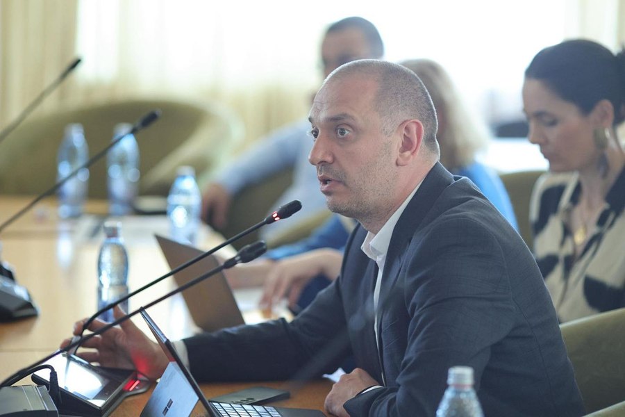 Deputatul USR Radu Mihaiu a făcut publice salariile uriașe de la ANRE, ASF și ANCOM: „Dacă nesimțirea instituționalizată ar avea o față, așa ar arăta”