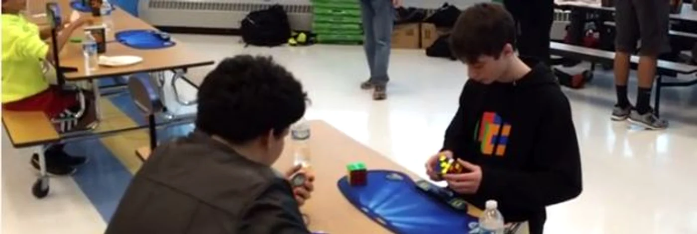 
    Un copil de 14 ani este singura persoană care poate rezolva cubul Rubik atât de rapid Foto: captură video Youtube  