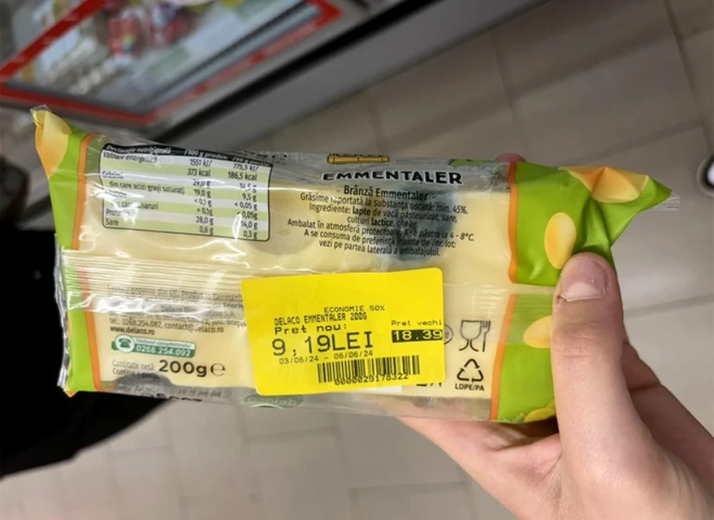 Aceasta este bucata de brânză pe care a cumpărat-o ieșeanul  / foto: Facebook