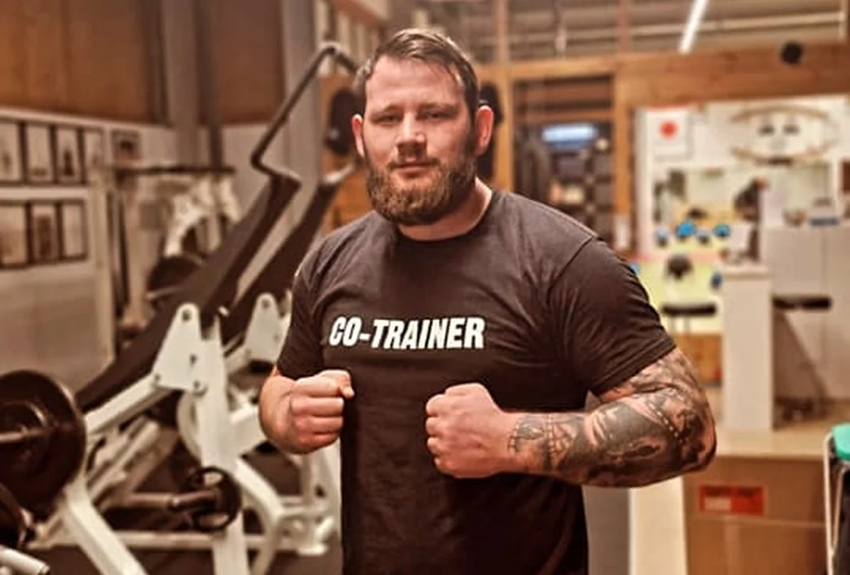 Luptător român de kickboxing, arestat într-un dosar de pedofilie: a racolat o fetiță de 12 ani pe internet