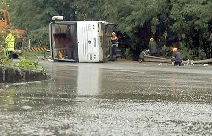 
    6 răniţi au fost aduși cu elicoptere la București  