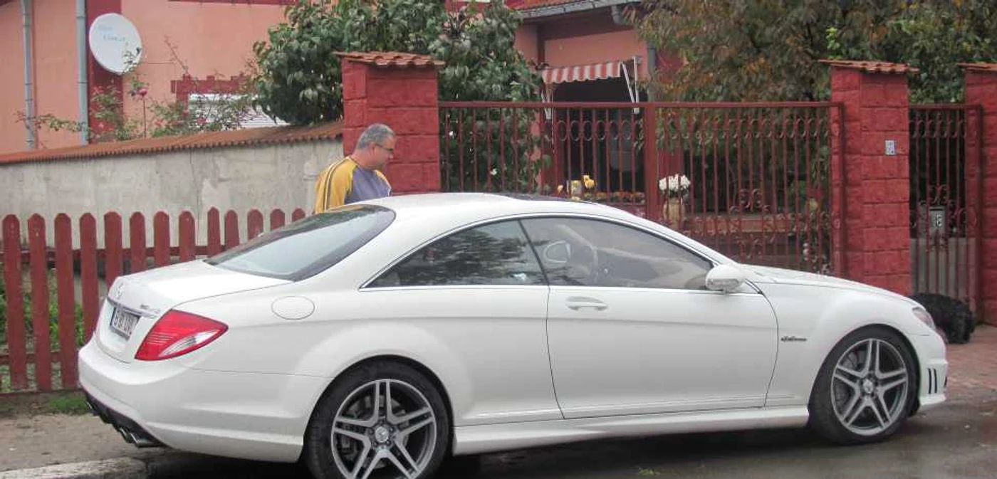 Automobilul marca Mercedes este evaluat de proprietar la 70.000 de euro