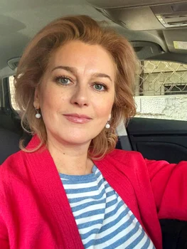 Simona Mihăescu joacă la Teatrul Mic / foto: Instagram