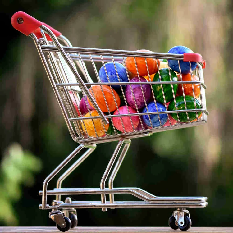 De Paște, magazinele vor avea un program special