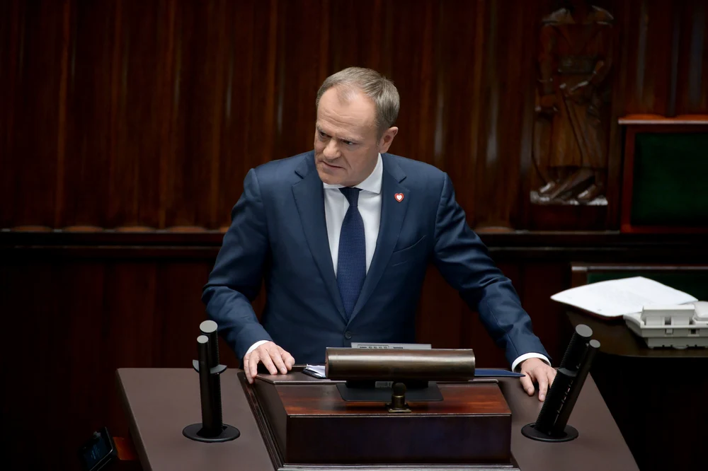 Mașina premierului polonez Donald Tusk, furată din fața locuinței, chiar în ziua în care țara era atacată de dronele rusești