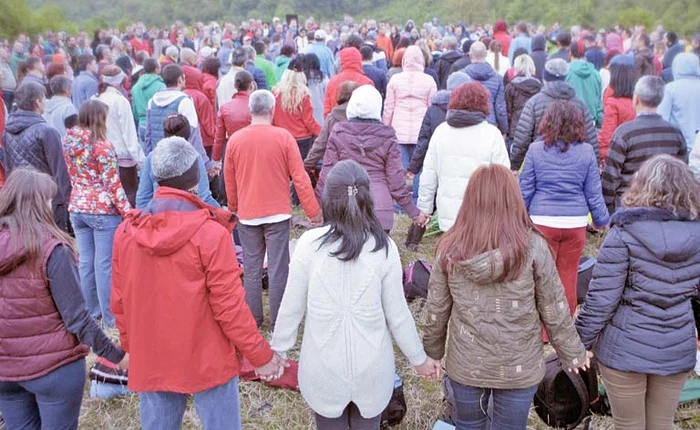 
    Peste 2.000 de yoghini  au luat cu asalt  staţiunea HerculaneFoto: MISA TV  