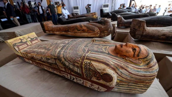 Aproape 60 de sarcofage egiptene intacte, descoperite într o necropolă din Saqqara | FOTO jpeg