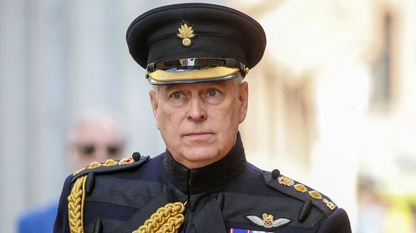 Regina Elisabeta i a retras Prințului Andrew toate distincțiile militare și titlul de Alteță Regală jpeg