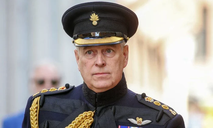 Regina Elisabeta i a retras Prințului Andrew toate distincțiile militare și titlul de Alteță Regală jpeg