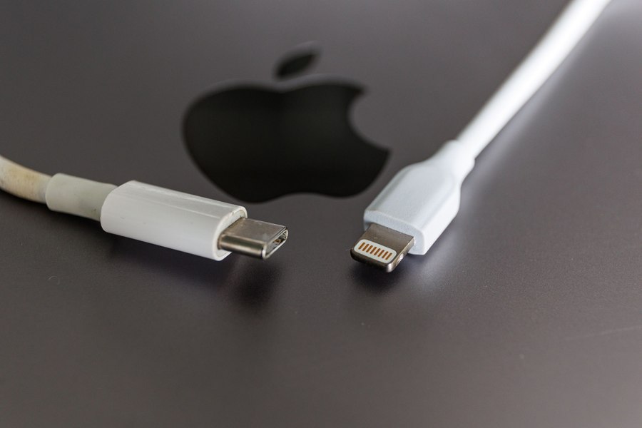 Apple se pliază pe normele UE. iPhone va avea o mufă nouă de încărcare