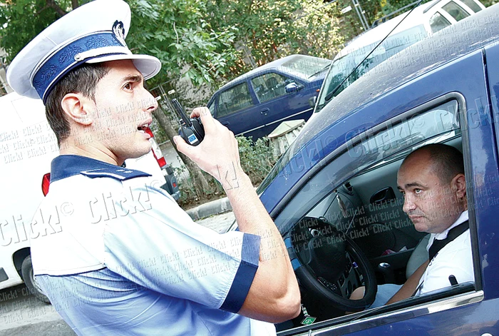 Poliţiştii au reţinut joi 40  de permise pe Calea Griviţei