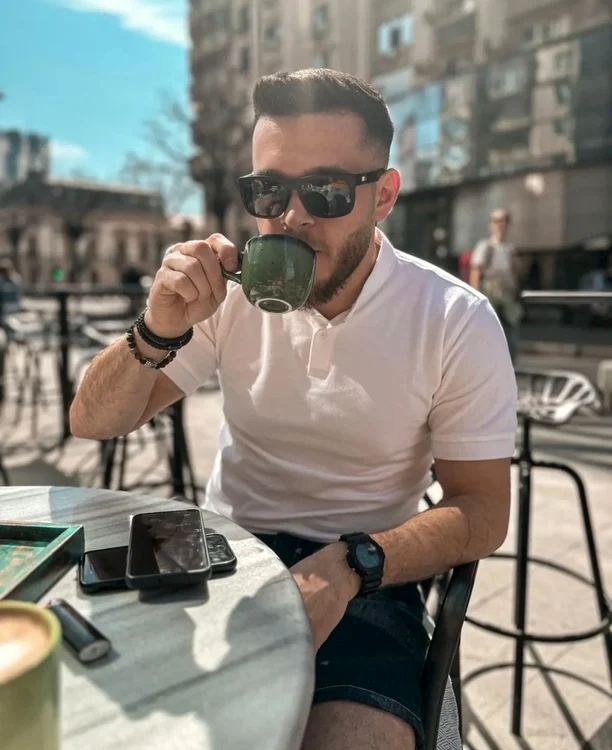 Alexandru alocă 400 de lei pentru cadoul iubitei 