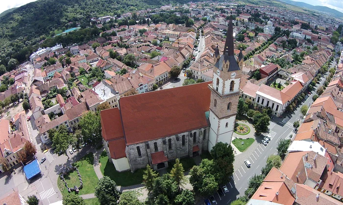 Biserica Evanghelică din Bistrița (© Zsolt deak / Wikimedia Commons)