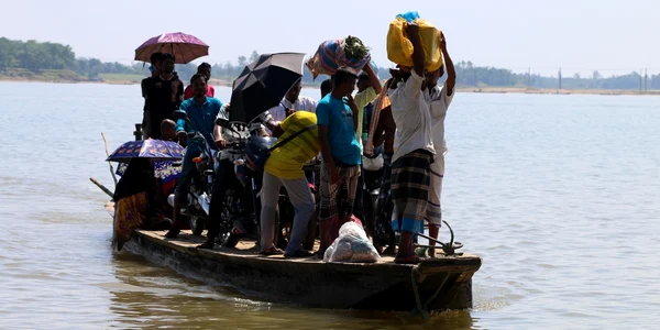 barca pasageri rau bangladesh Shutterstock