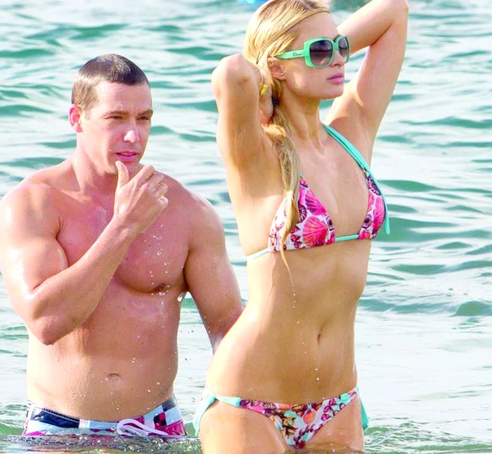 Văzând că lucrurile  scapă de sub control,  Cy a ieşit din apă