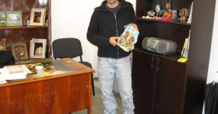 Râmnicu Vâlcea: PORTRET - Nicolae Mărunţelu actorul păpuşar care pictează