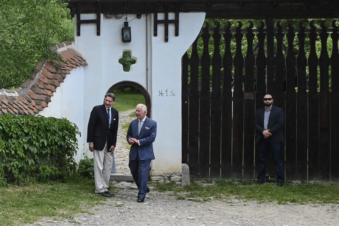 Regele Charles, întâmpinat de contele Kalnoky la Valea Zălanului. FOTO EPA EFE