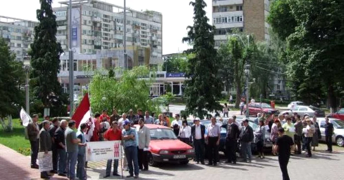 Profesorii nemţeni protesteaza de Ziua Mondială a Educaţiei