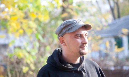 „E mai greu să torni gogoşi pe urechi“ interviu cu Moni STĂNILĂ şi Alexandru VAKULOVSKI jpeg