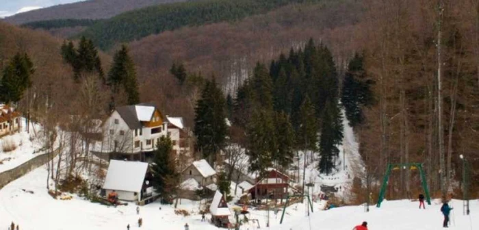 Staţiunea Şugaş se află în inima munţilor Baraolt.