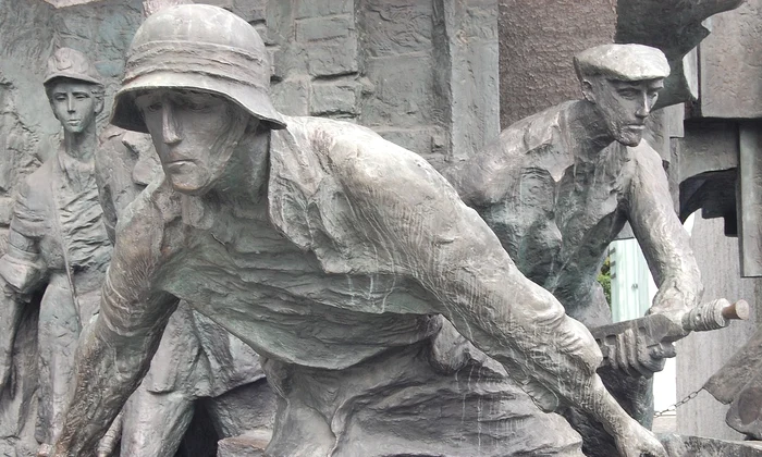 Monument ridicat în memoria Revoltei din Varșovia (© Pixabay)