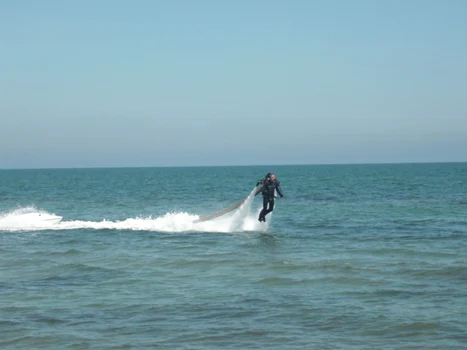 Primul turist care s-a dat cu flyboard-ul