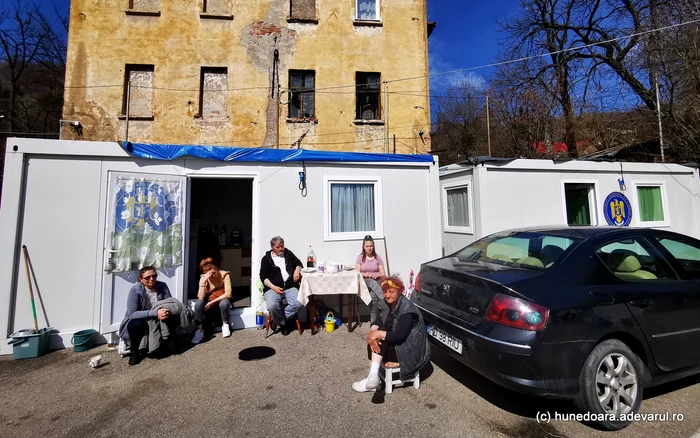 Localnici din Aninoasa. Foto: Daniel Guță