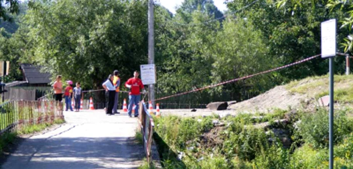 Hunedoara: Asfalt antitanc pus pe drumurile judeţene