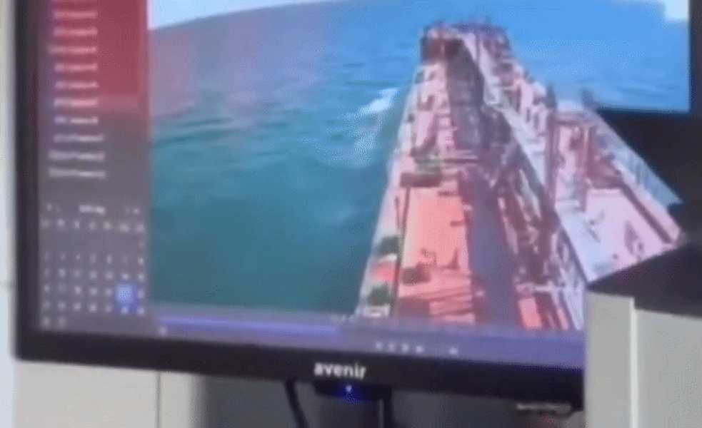 Momentul în care nava turcească este lovită de drone în zona economică a României. Vasul s-a scufundat complet