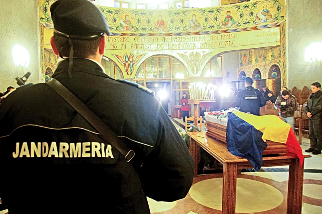 Pe sicriul lui Claudiu  Crăcănel a fost  aşternut drapelul