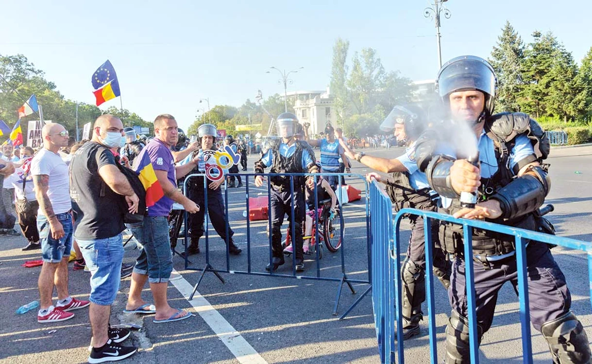 
    Maria Chetran, poliţista cu limbaj de mahalaFoto: Facebook  