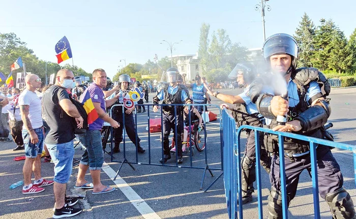 Maria Chetran, poliţista cu limbaj de mahalaFoto: Facebook