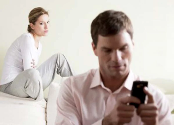 
    Iată care sunt cele mai frecvente semne că el are pe altcineva foto: sfatulparintilor.ro  