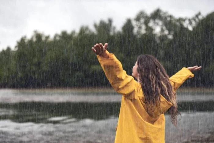 Ce înseamnă când o persoană preferă să se ude în ploaie decât să folosească umbrelă.