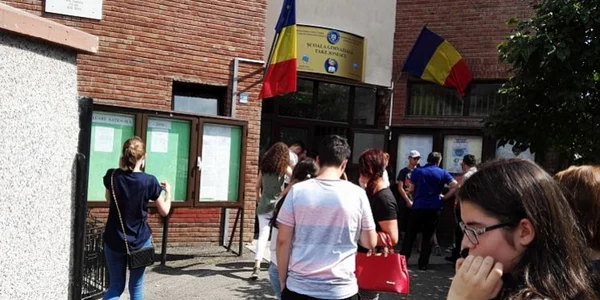 Şcoala Gimnazială Take Ionescu - Şcoala cu Ceas din Râmnicu Vâlcea Foto Adevărul