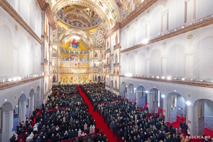 Catedrala Națională în interior