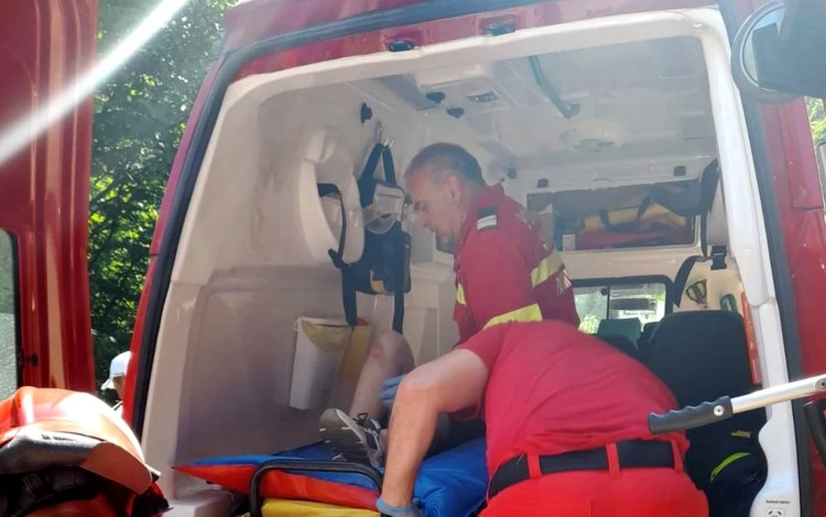 O tânără a avut nevoie de îngrijiri medicale după un accident cu ATV-ul. FOTO: ISU Hunedoara